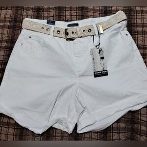 Bandolino White Women's Shorts with Woven Belt